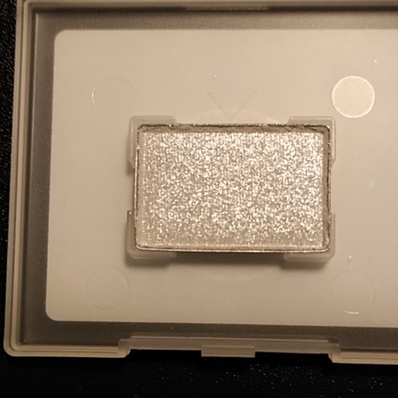 Sparkling White Mineral Eye color - Picture 2 of 3